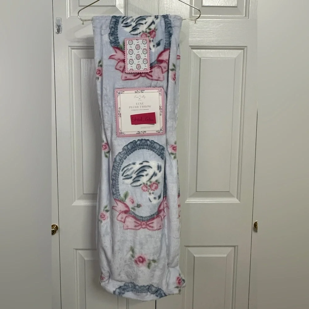 Loire Valley Swan Ballet Shoe Throw Blanket